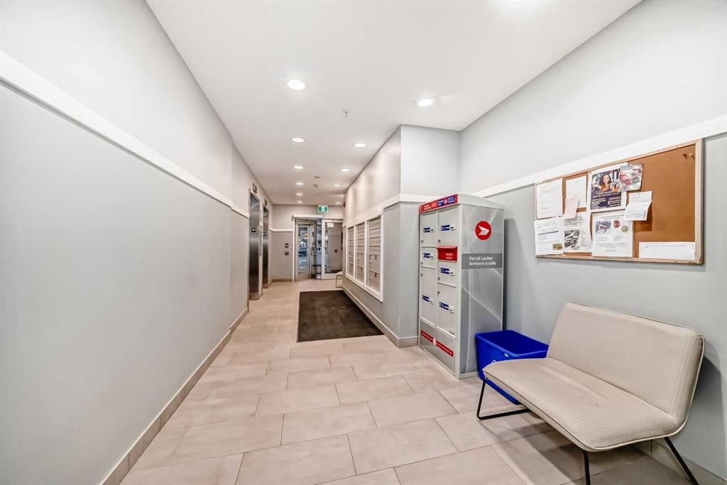 404-80 Carrington Plaza Nw, Calgary, AB - Indoor Photo Showing Other Room