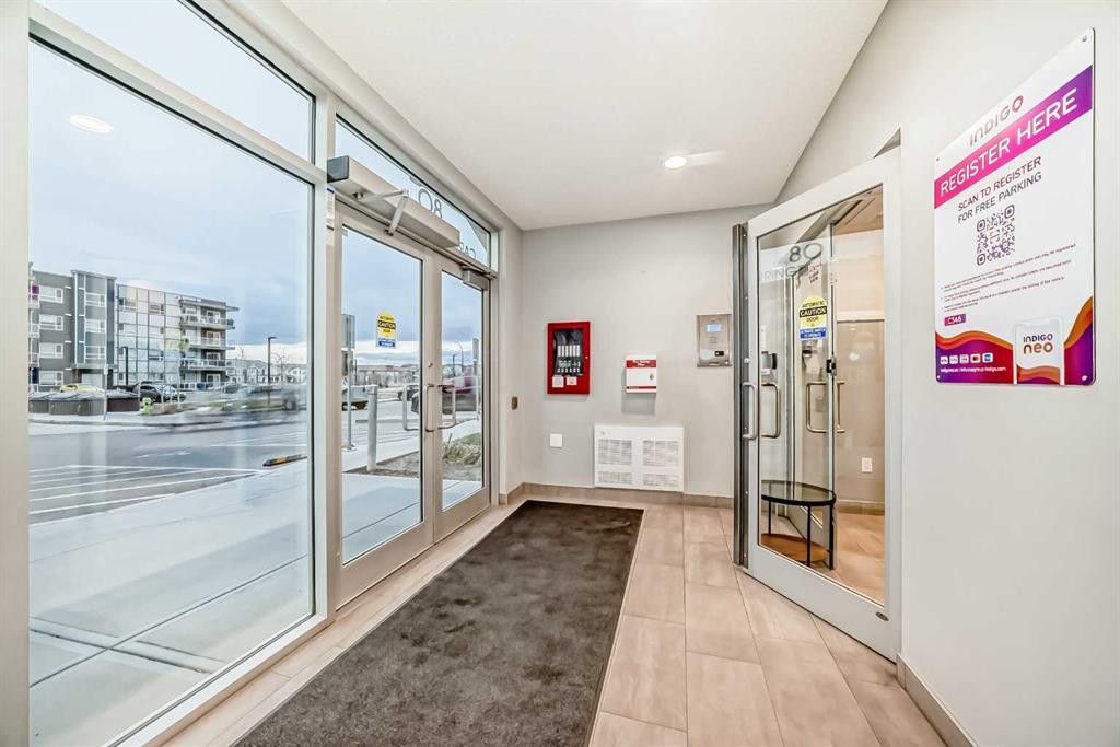404-80 Carrington Plaza Nw, Calgary, AB - Indoor Photo Showing Other Room