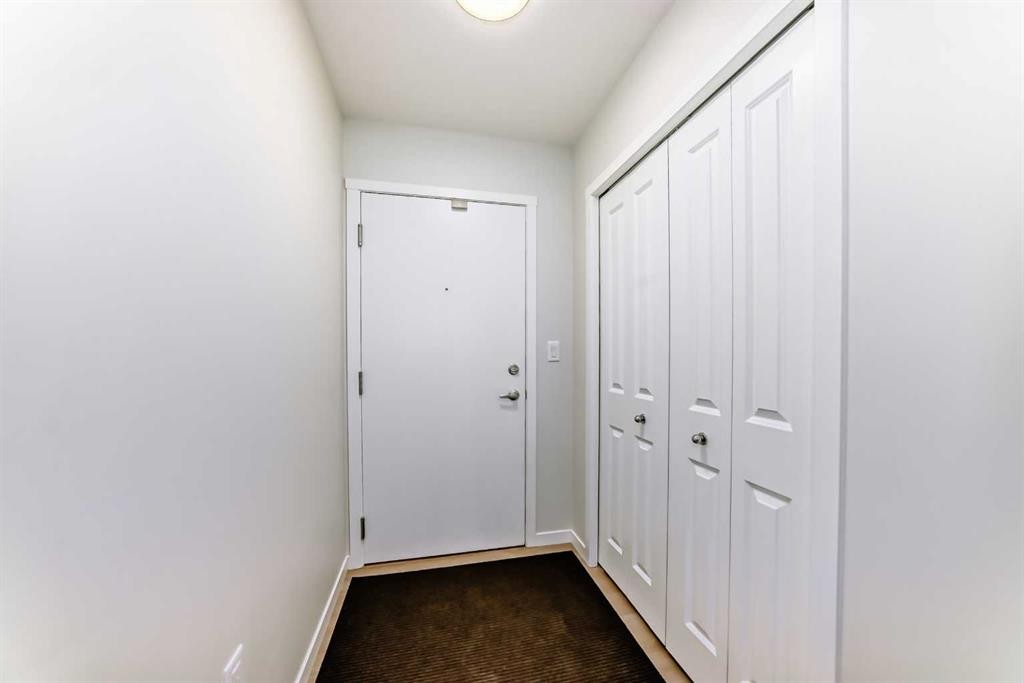 404-80 Carrington Plaza Nw, Calgary, AB - Indoor Photo Showing Other Room