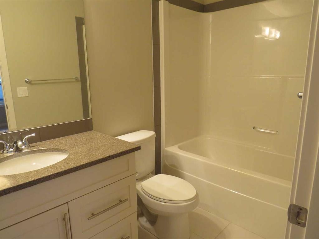 309 Evansridge Park Nw, Calgary, AB - Indoor Photo Showing Bathroom
