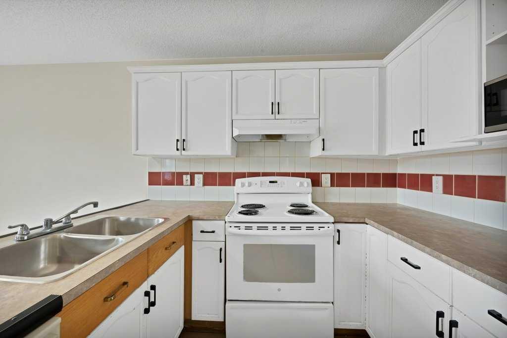 5934 Saddlehorn Drive Ne, Calgary, AB - Indoor Photo Showing Kitchen With Double Sink