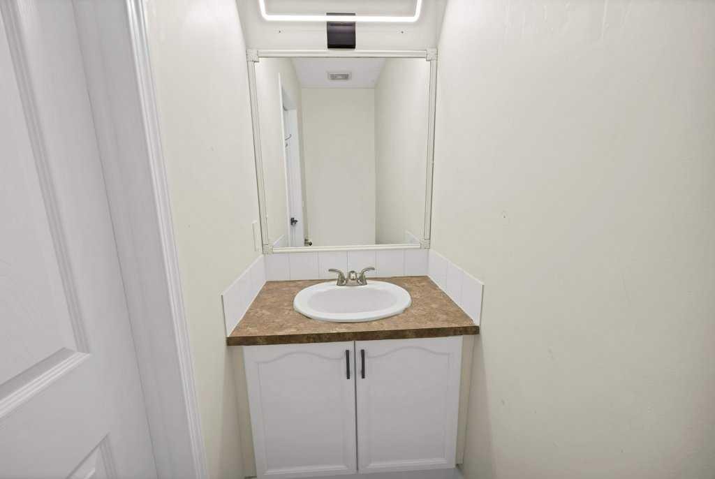 5934 Saddlehorn Drive Ne, Calgary, AB - Indoor Photo Showing Bathroom