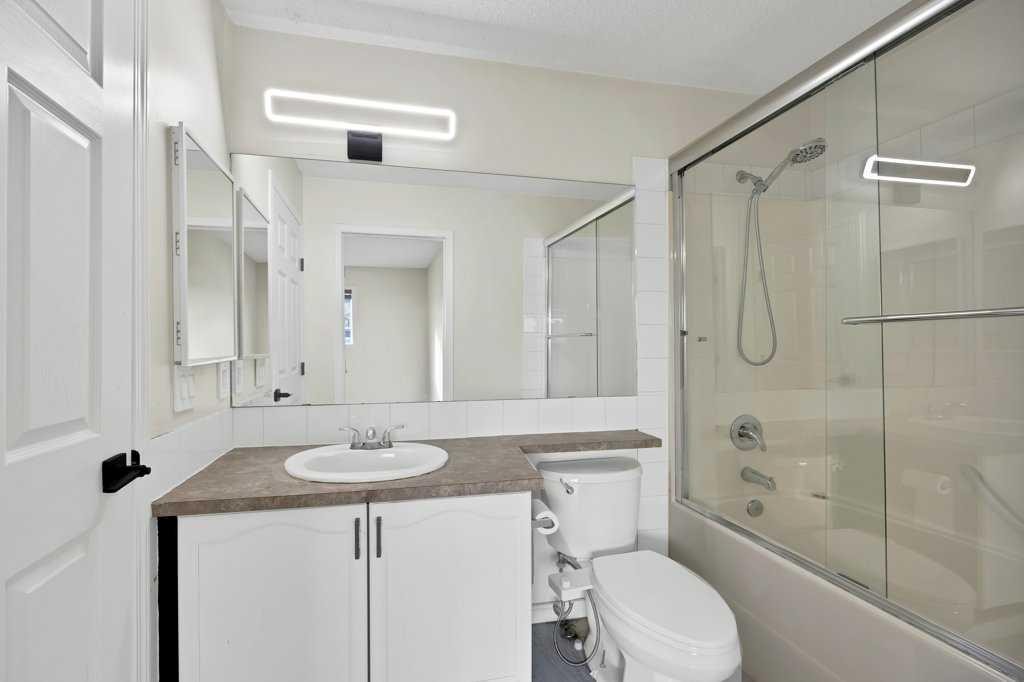5934 Saddlehorn Drive Ne, Calgary, AB - Indoor Photo Showing Bathroom