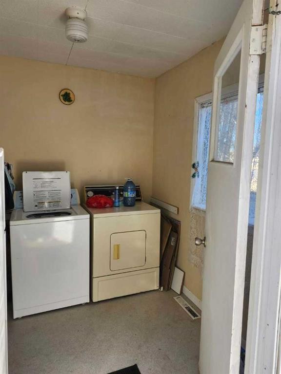 217 1 Street North, Lomond, AB - Indoor Photo Showing Laundry Room