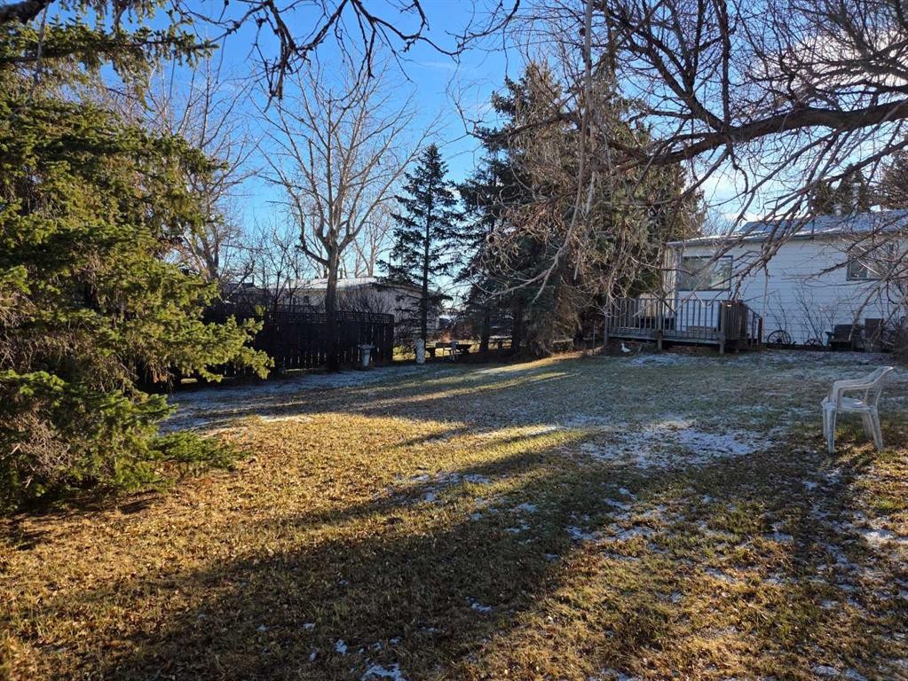 217 1 Street North, Lomond, AB - Outdoor