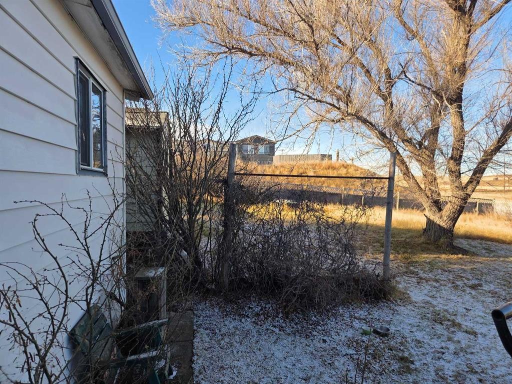 217 1 Street North, Lomond, AB - Outdoor