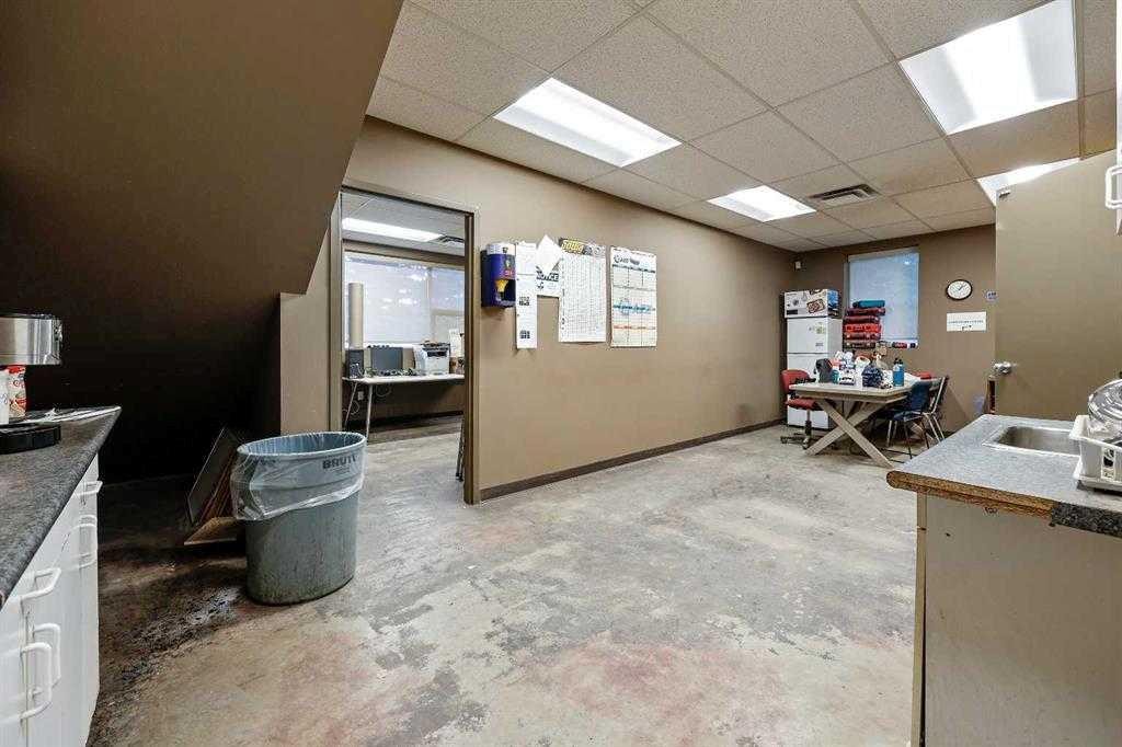 5110 56 Avenue Se, Calgary, AB