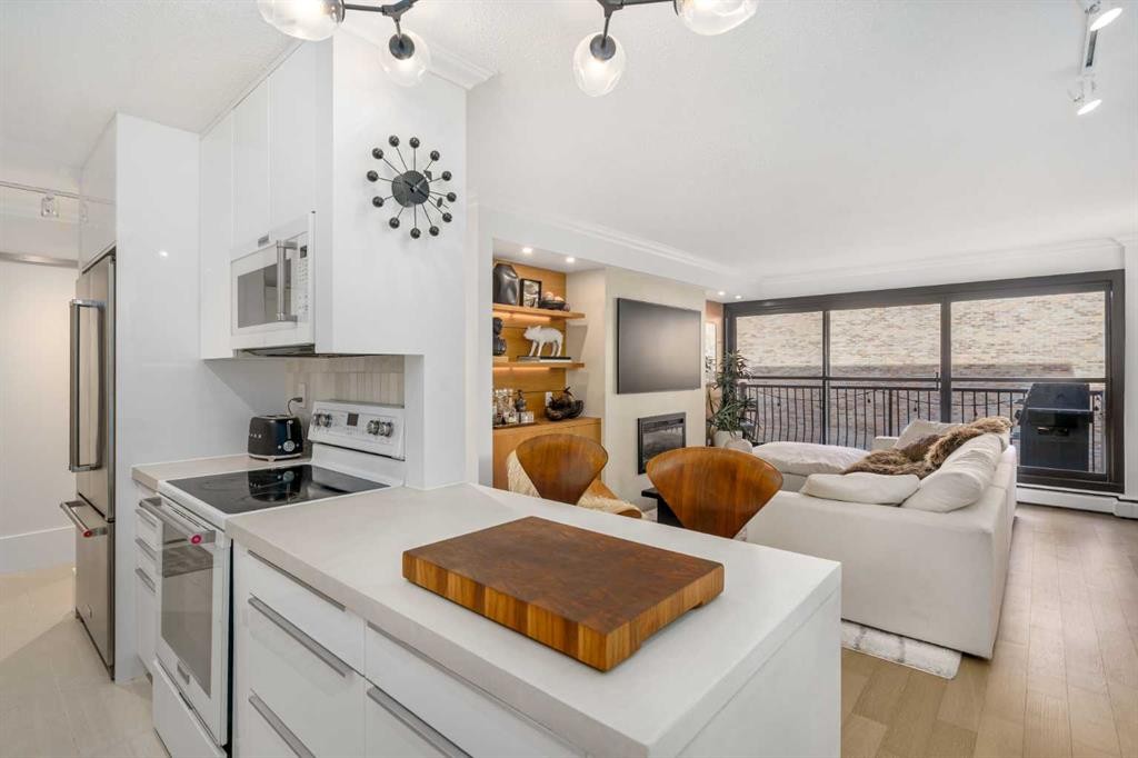 71D-231 Heritage Drive Se, Calgary, AB - Indoor Photo Showing Other Room