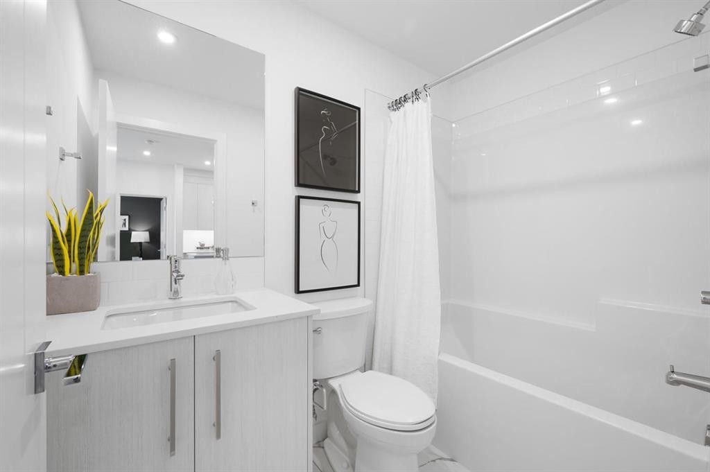 3314-6 Merganser Drive West, Chestermere, AB - Indoor Photo Showing Bathroom