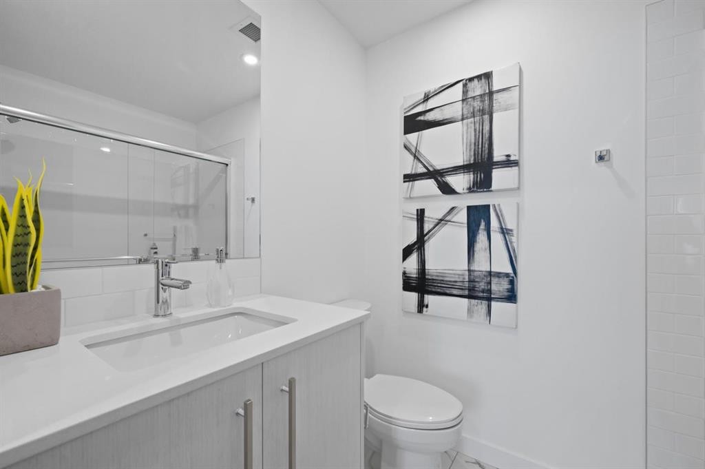 3314-6 Merganser Drive West, Chestermere, AB - Indoor Photo Showing Bathroom