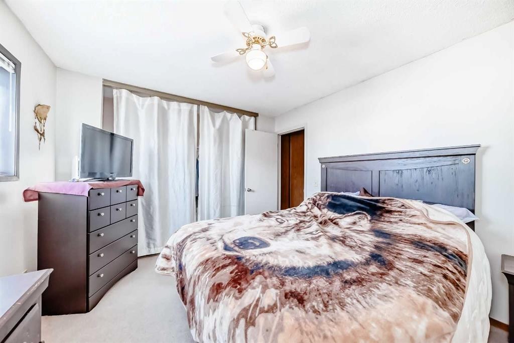 27 Martinview Crescent Ne, Calgary, AB - Indoor Photo Showing Bedroom