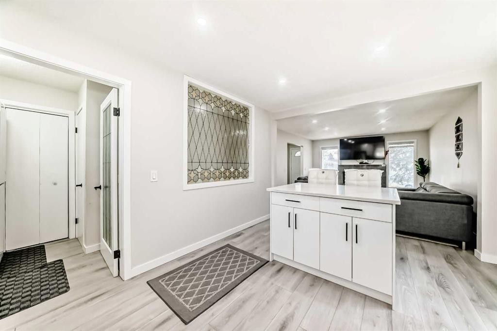 6712 23 Avenue Ne, Calgary, AB - Indoor