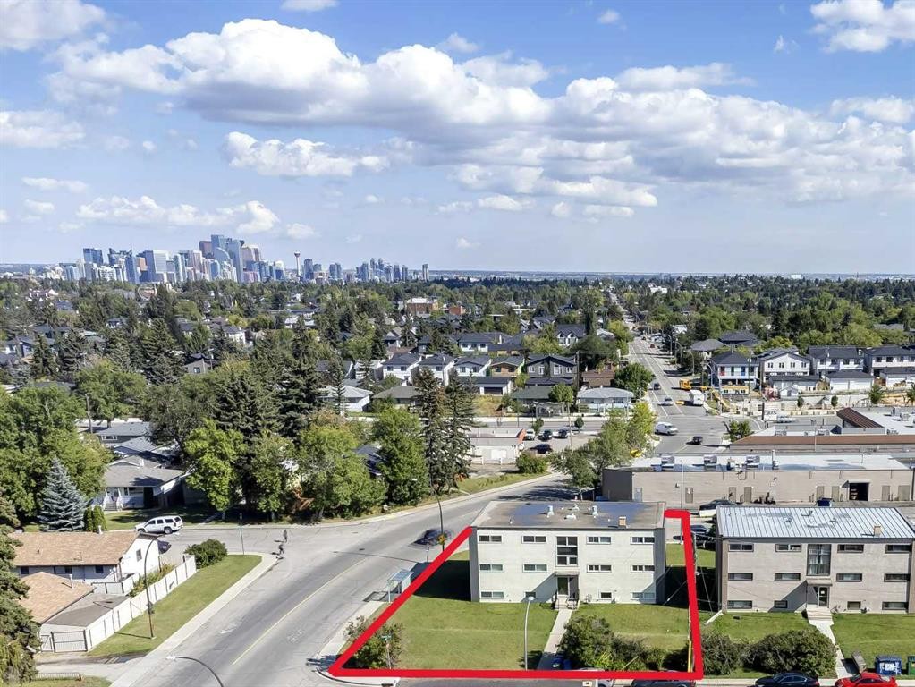 2705 38 Street Sw, Calgary, AB - Outdoor With View