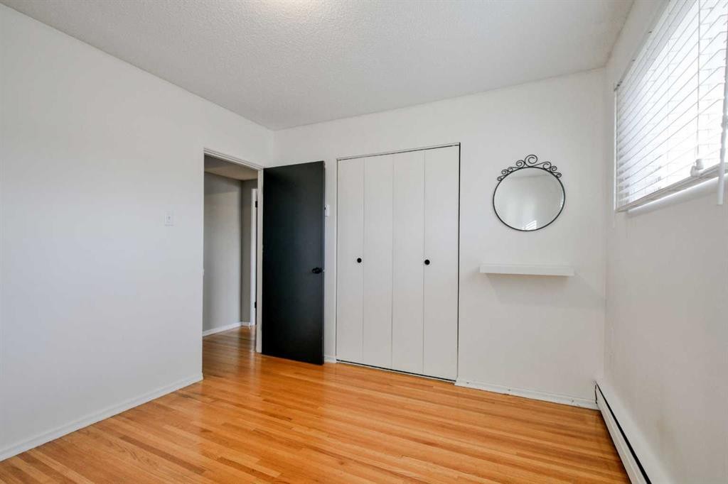 2705 38 Street Sw, Calgary, AB - Indoor Photo Showing Other Room