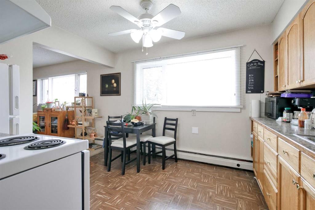 2705 38 Street Sw, Calgary, AB - Indoor Photo Showing Kitchen