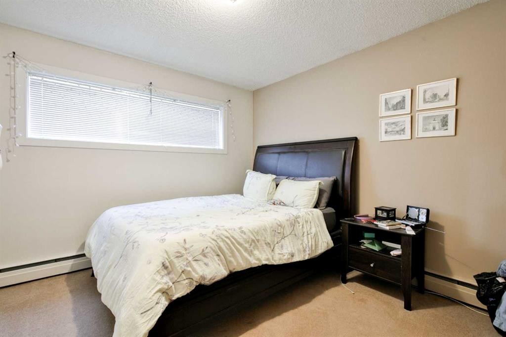 2705 38 Street Sw, Calgary, AB - Indoor Photo Showing Bedroom