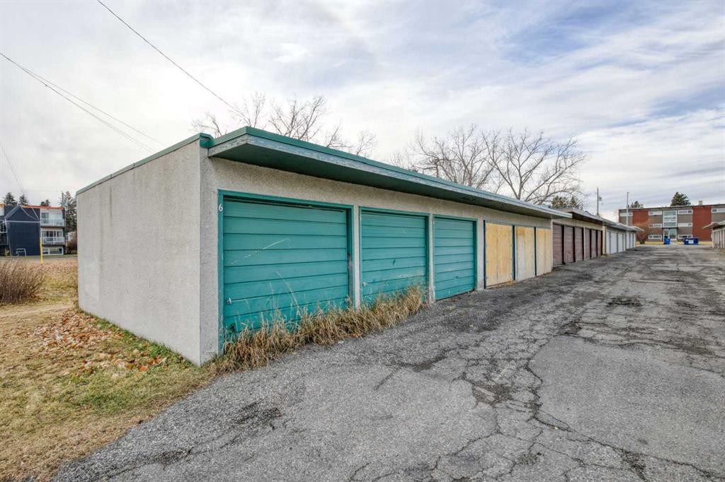 2705 38 Street Sw, Calgary, AB - Outdoor