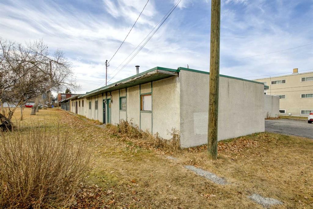 2705 38 Street Sw, Calgary, AB - Outdoor