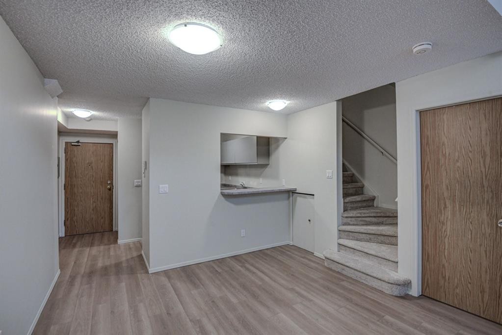 104-1720 13 Street Sw, Calgary, AB - Indoor Photo Showing Other Room
