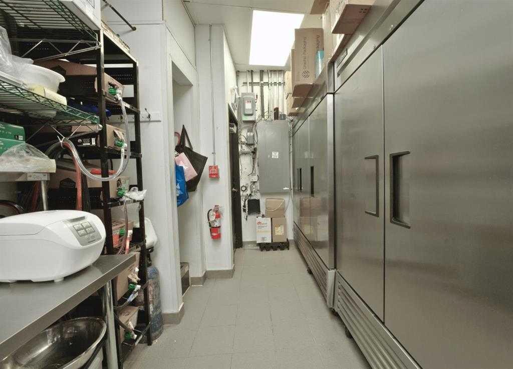 2525 36 Street Ne, Calgary, AB