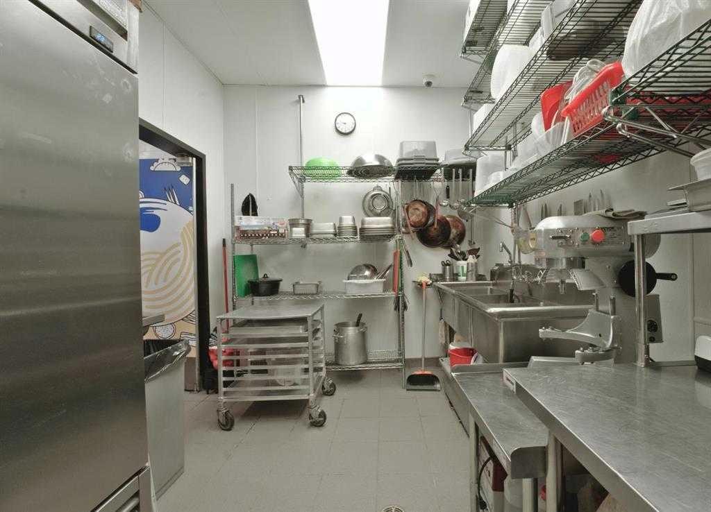 2525 36 Street Ne, Calgary, AB