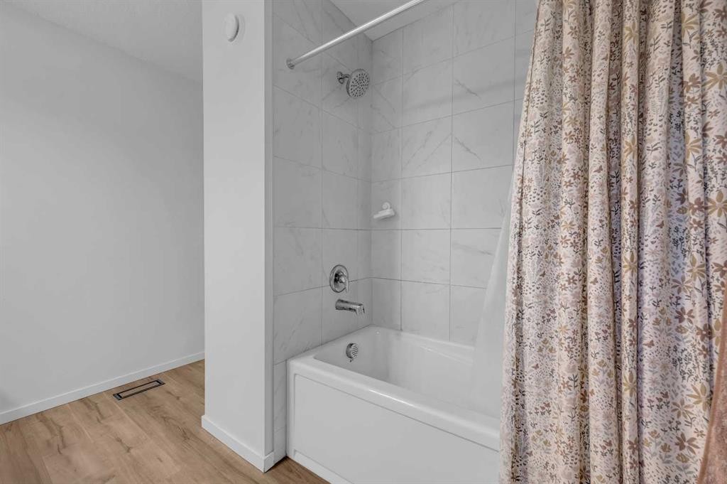 8925 Cityscape Drive Ne, Calgary, AB - Indoor Photo Showing Bathroom