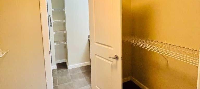 2607-211 13 Avenue Se, Calgary, AB - Indoor