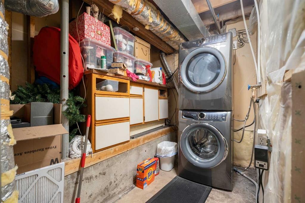 3 Booth Crescent, Irricana, AB - Indoor Photo Showing Laundry Room