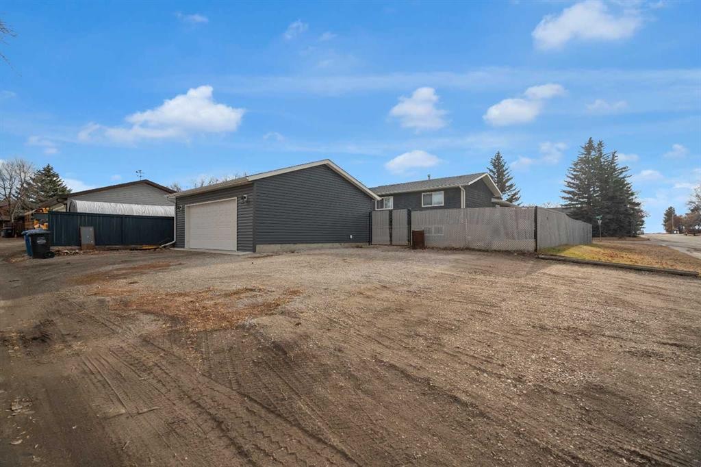 3 Booth Crescent, Irricana, AB - Outdoor