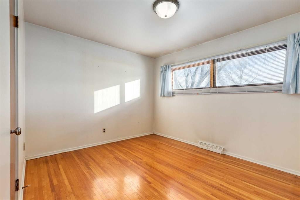 3519 40 Street Sw, Calgary, AB - Indoor Photo Showing Other Room