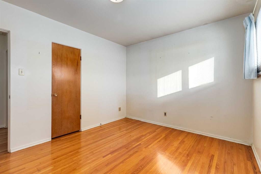 3519 40 Street Sw, Calgary, AB - Indoor Photo Showing Other Room