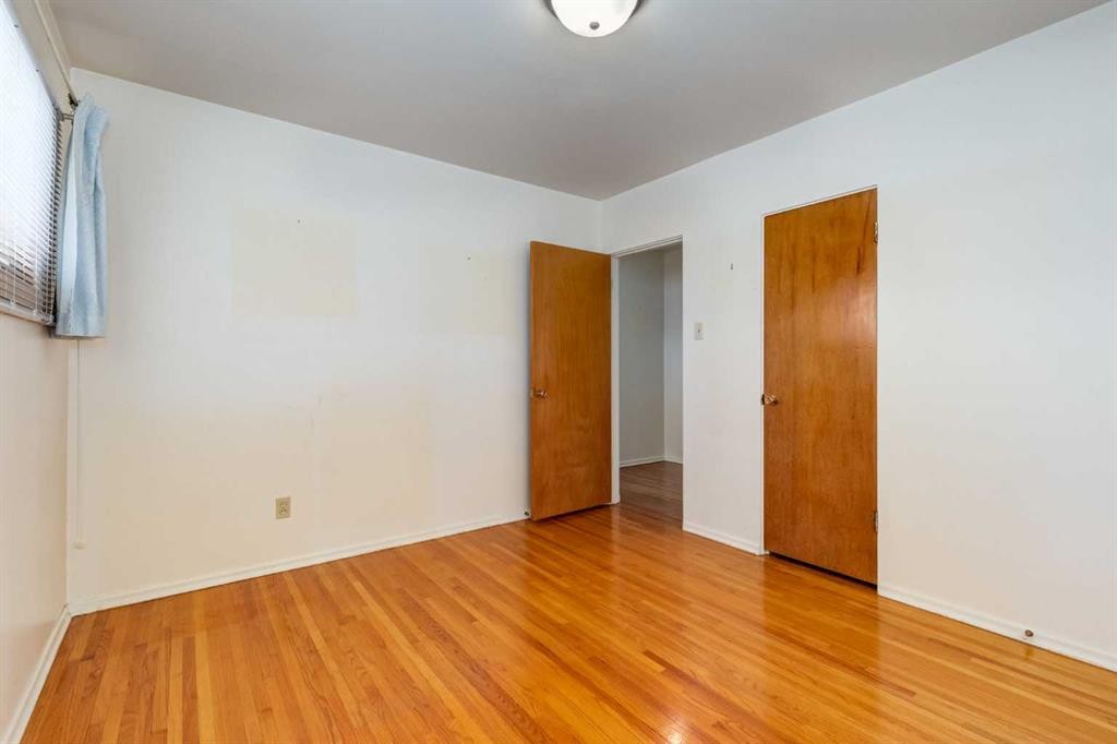 3519 40 Street Sw, Calgary, AB - Indoor Photo Showing Other Room