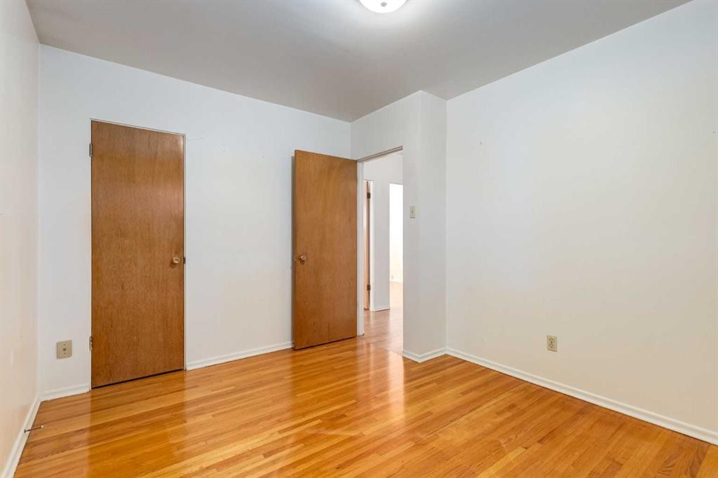 3519 40 Street Sw, Calgary, AB - Indoor Photo Showing Other Room