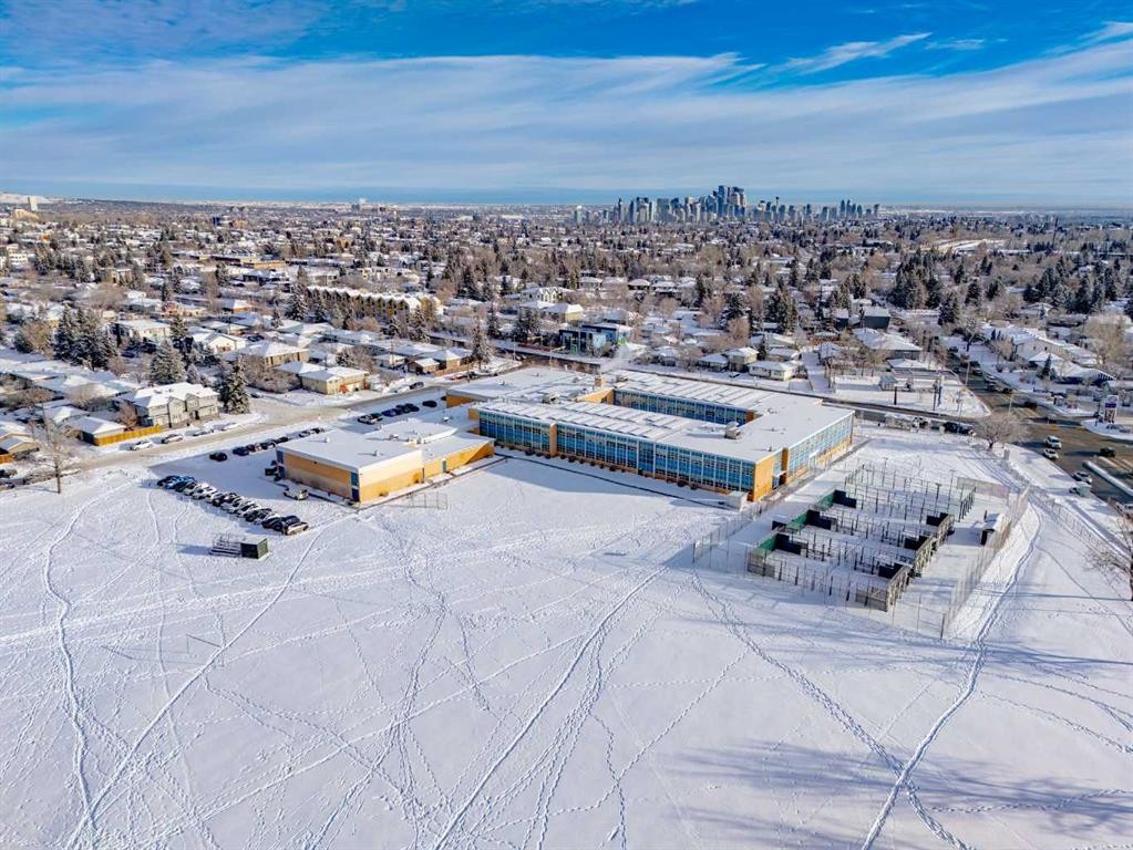 3519 40 Street Sw, Calgary, AB - Outdoor With View