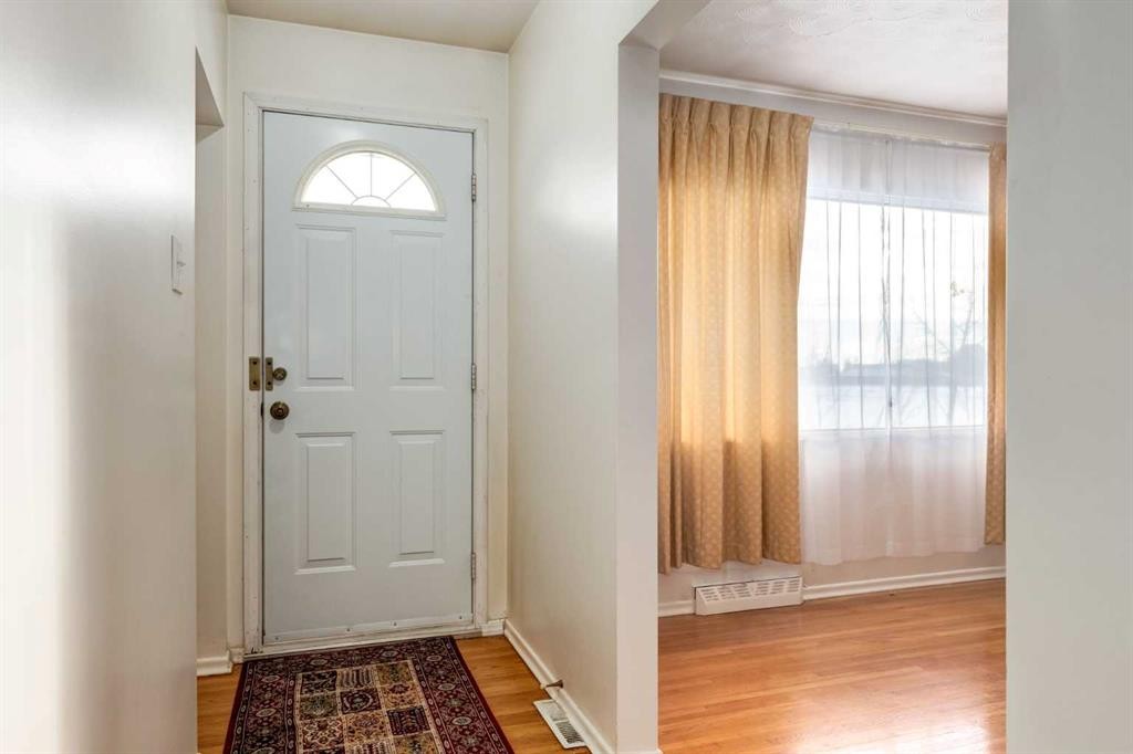 3519 40 Street Sw, Calgary, AB - Indoor Photo Showing Other Room