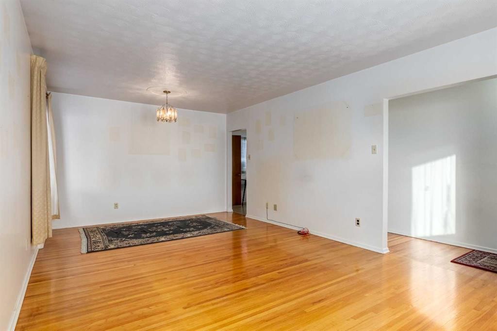 3519 40 Street Sw, Calgary, AB - Indoor Photo Showing Other Room
