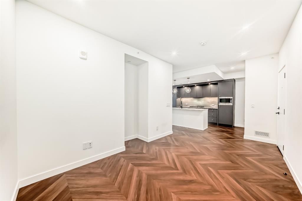 410-8505 Broadcast Avenue Sw, Calgary, AB - Indoor