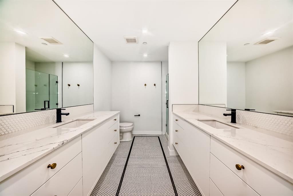 410-8505 Broadcast Avenue Sw, Calgary, AB - Indoor Photo Showing Bathroom