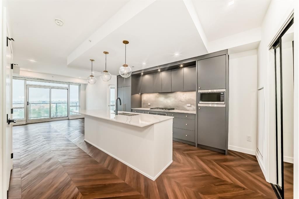 410-8505 Broadcast Avenue Sw, Calgary, AB - Indoor Photo Showing Kitchen With Upgraded Kitchen