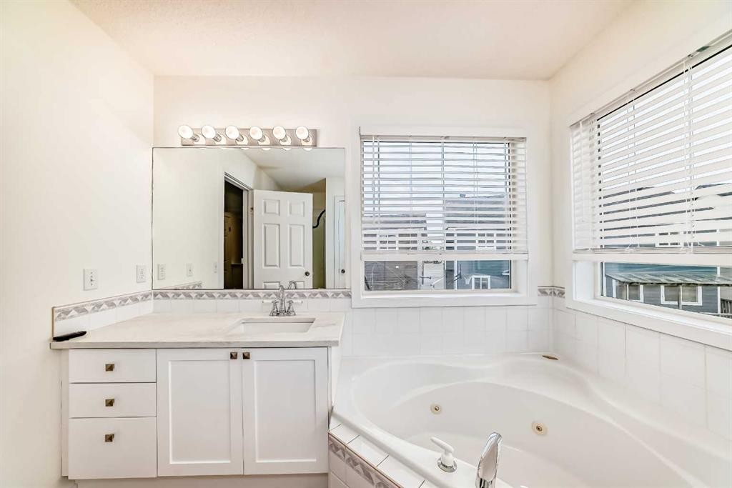 92 Martha'S Haven Gardens Ne, Calgary, AB - Indoor Photo Showing Bathroom