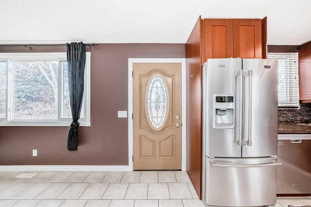 3042 31A Street Se, Calgary, AB - Indoor