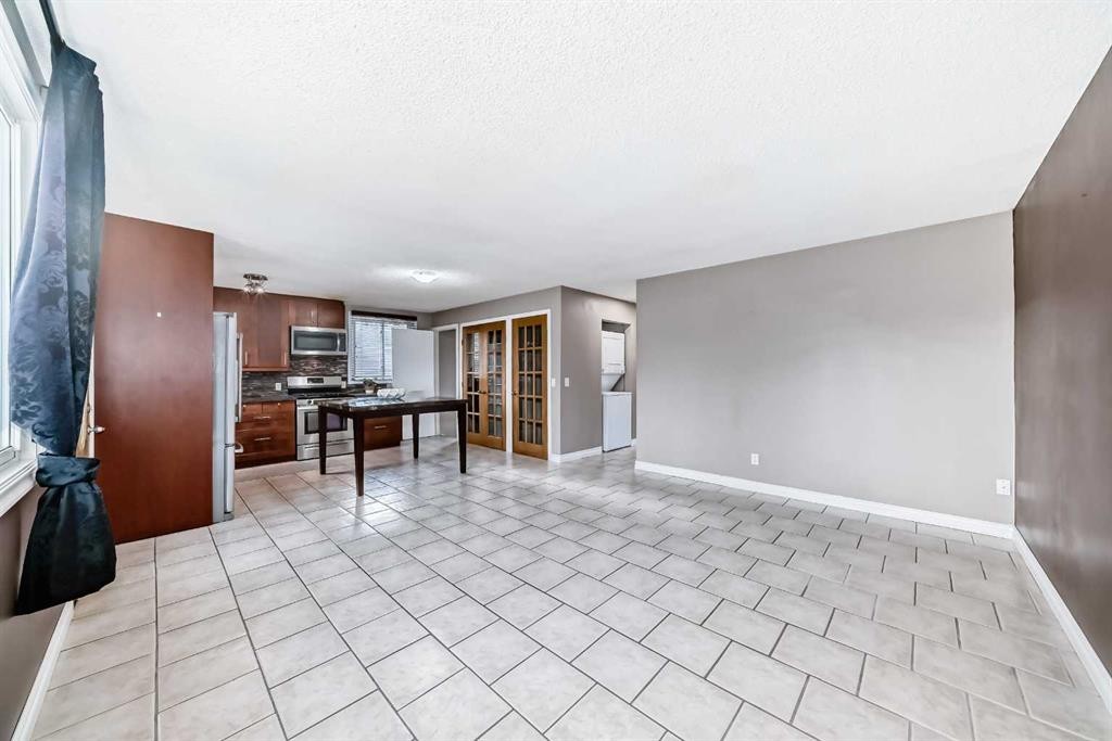 3042 31A Street Se, Calgary, AB - Indoor