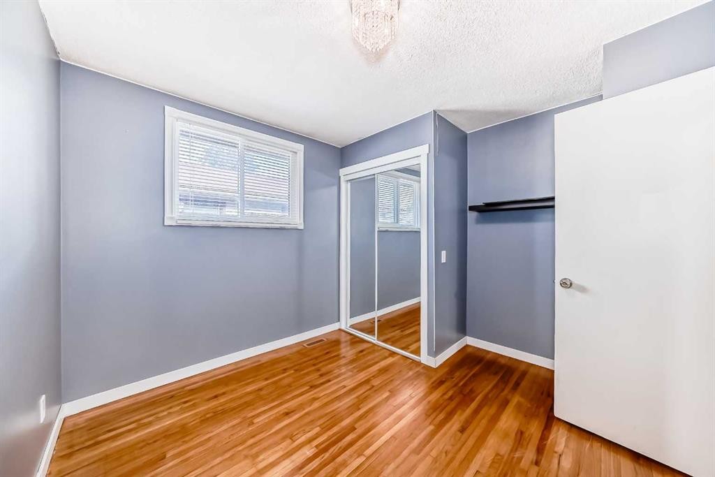3042 31A Street Se, Calgary, AB - Indoor Photo Showing Other Room