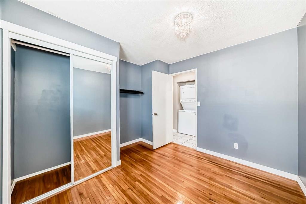 3042 31A Street Se, Calgary, AB - Indoor Photo Showing Other Room
