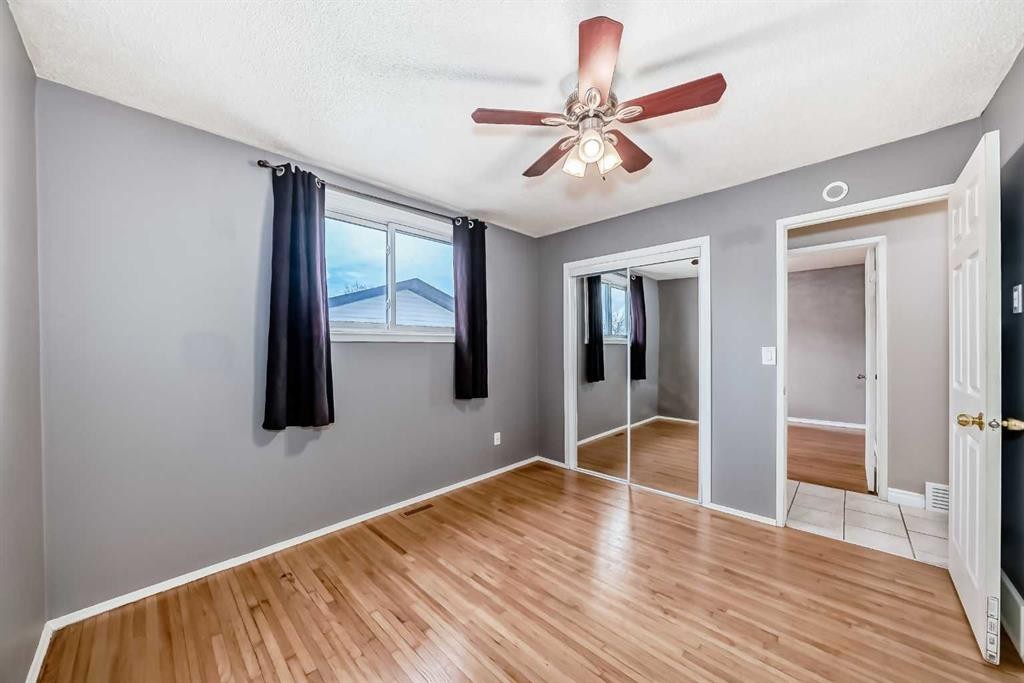 3042 31A Street Se, Calgary, AB - Indoor Photo Showing Other Room