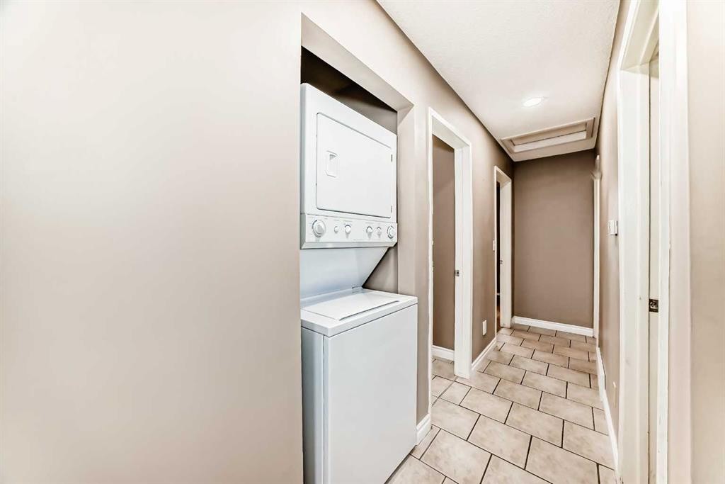 3042 31A Street Se, Calgary, AB - Indoor Photo Showing Laundry Room
