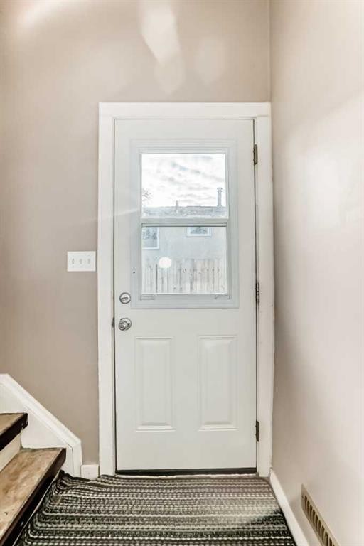 3042 31A Street Se, Calgary, AB - Indoor Photo Showing Other Room