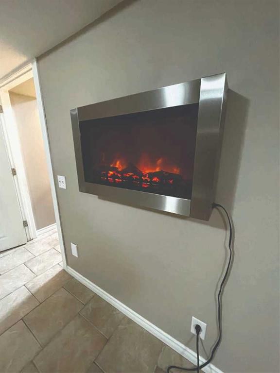 3042 31A Street Se, Calgary, AB - Indoor Photo Showing Other Room