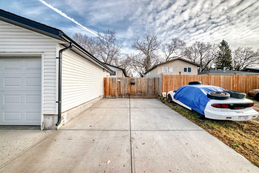 3042 31A Street Se, Calgary, AB - Outdoor With Exterior