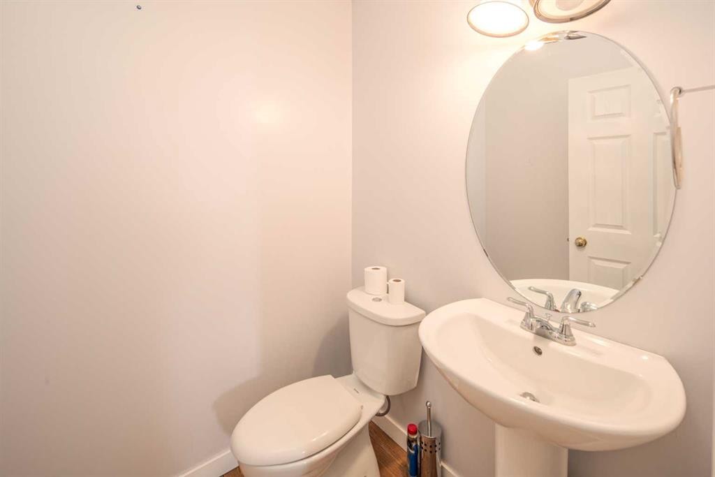 311 Coventry Circle Ne, Calgary, AB - Indoor Photo Showing Bathroom